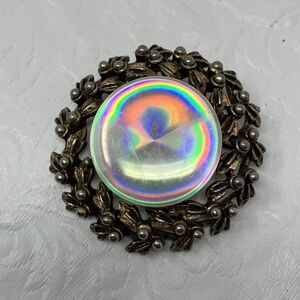 Vintage Jewelarama Goldtone Wreath Brooch Pin with Refractive Disc Inset